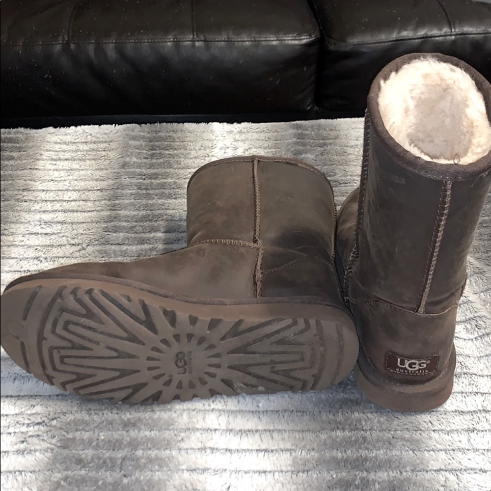 Classic Short Wool-Lined Leather Uggs (Chocolate)